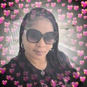 Meet your Posher, Myra